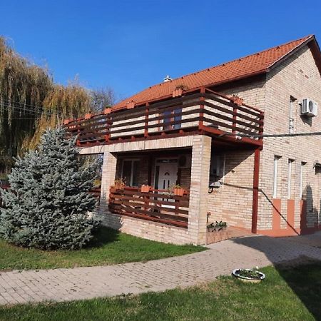 Ponty-Poronty Vendeghaz Hotel Nagybaracska Bagian luar foto