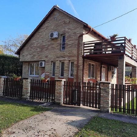 Ponty-Poronty Vendeghaz Hotel Nagybaracska Bagian luar foto