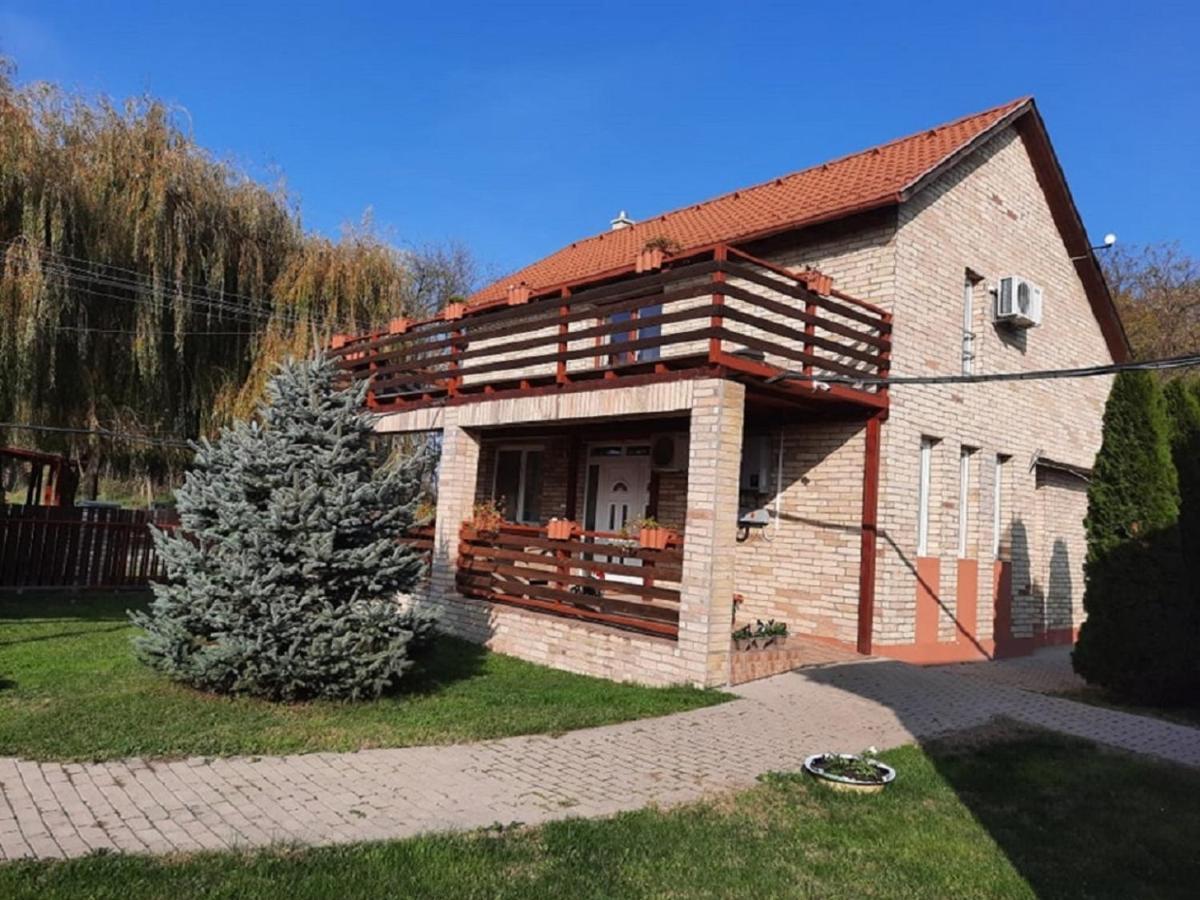 Ponty-Poronty Vendeghaz Hotel Nagybaracska Bagian luar foto