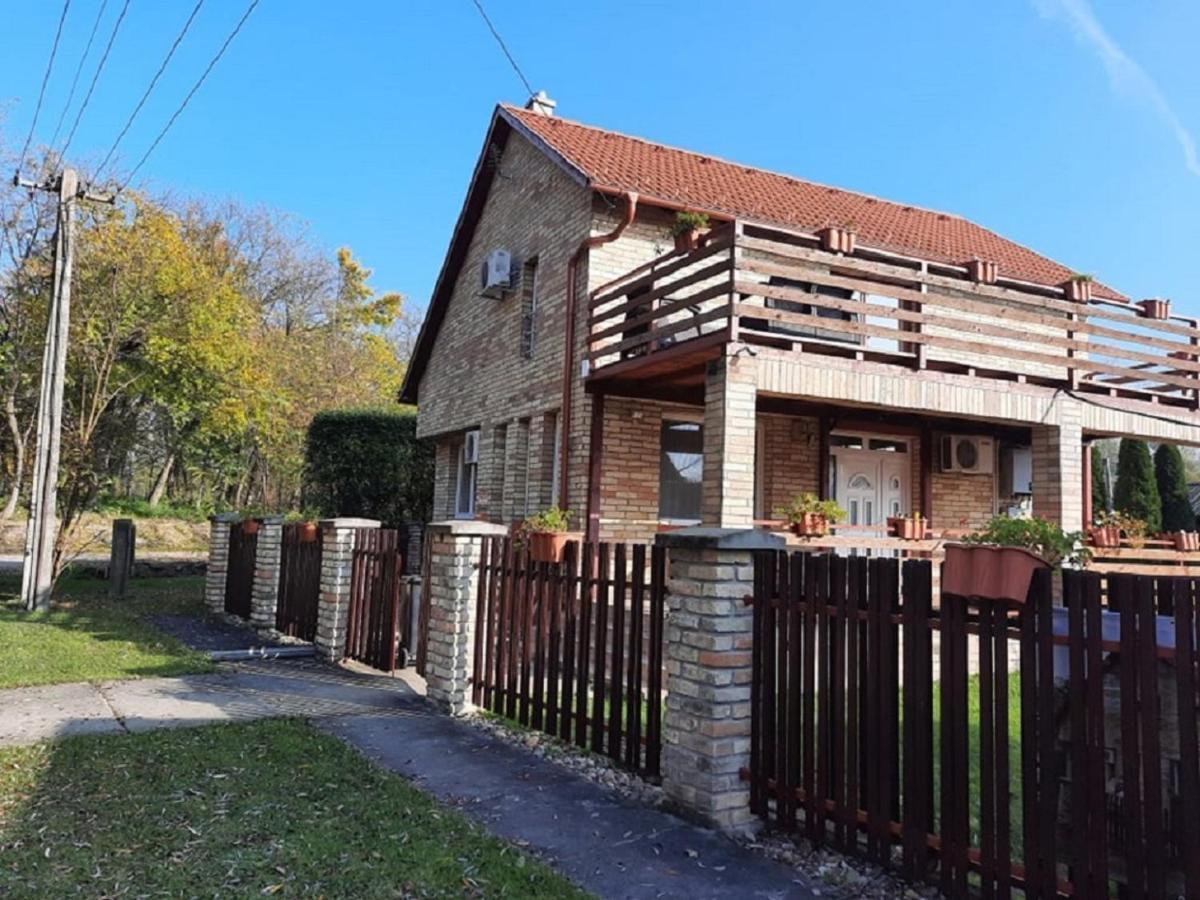Ponty-Poronty Vendeghaz Hotel Nagybaracska Bagian luar foto