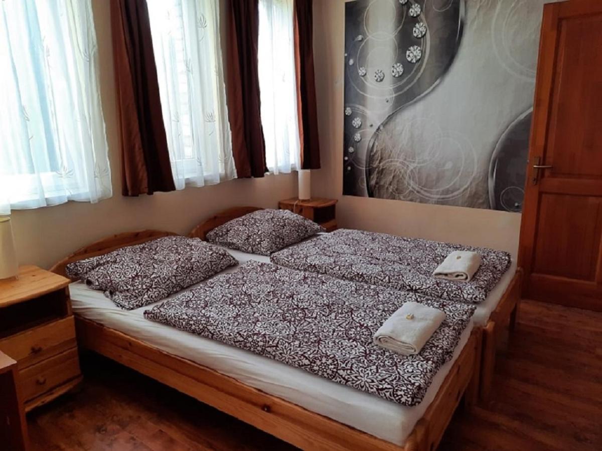 Ponty-Poronty Vendeghaz Hotel Nagybaracska Bagian luar foto