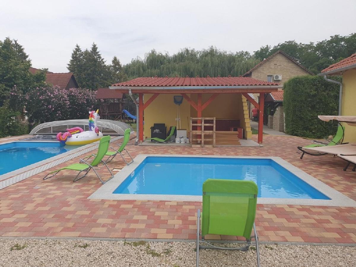 Ponty-Poronty Vendeghaz Hotel Nagybaracska Bagian luar foto