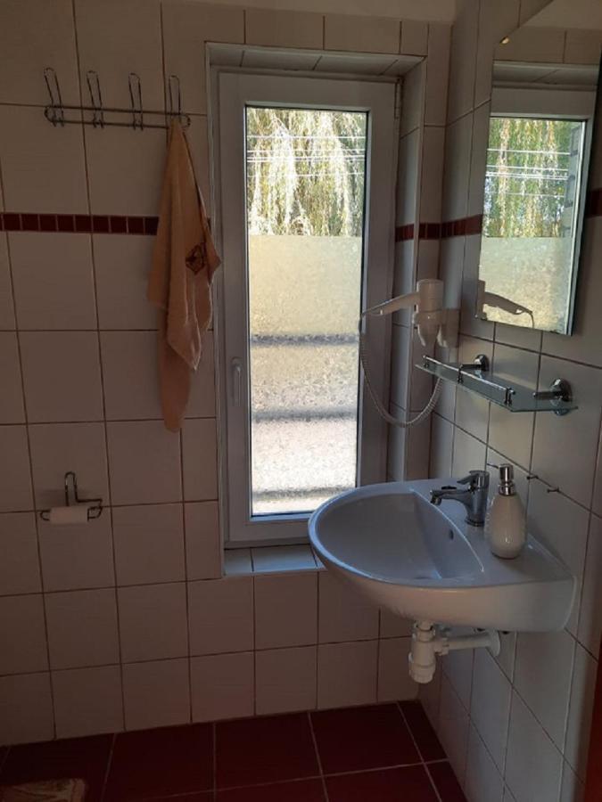 Ponty-Poronty Vendeghaz Hotel Nagybaracska Bagian luar foto