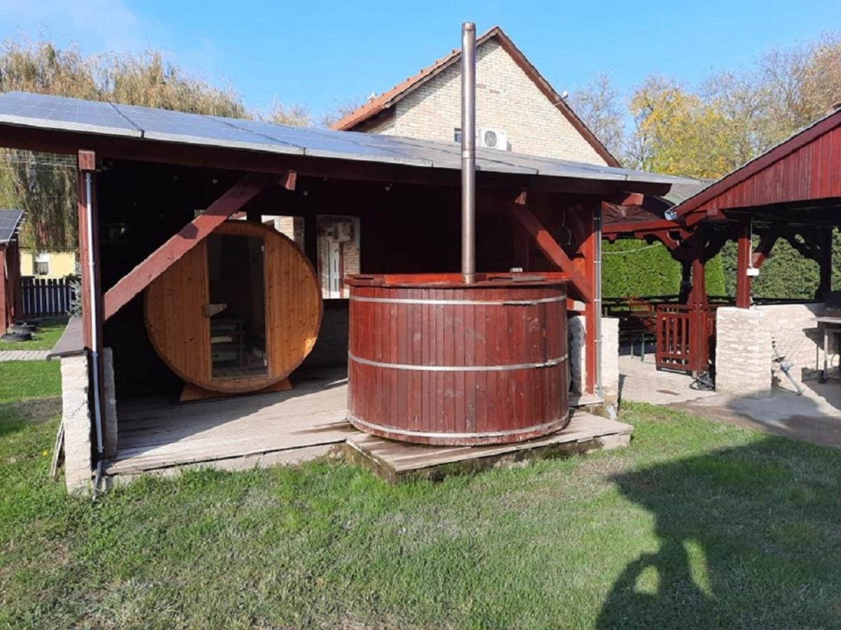 Ponty-Poronty Vendeghaz Hotel Nagybaracska Bagian luar foto