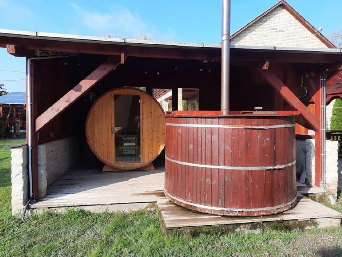 Ponty-Poronty Vendeghaz Hotel Nagybaracska Bagian luar foto