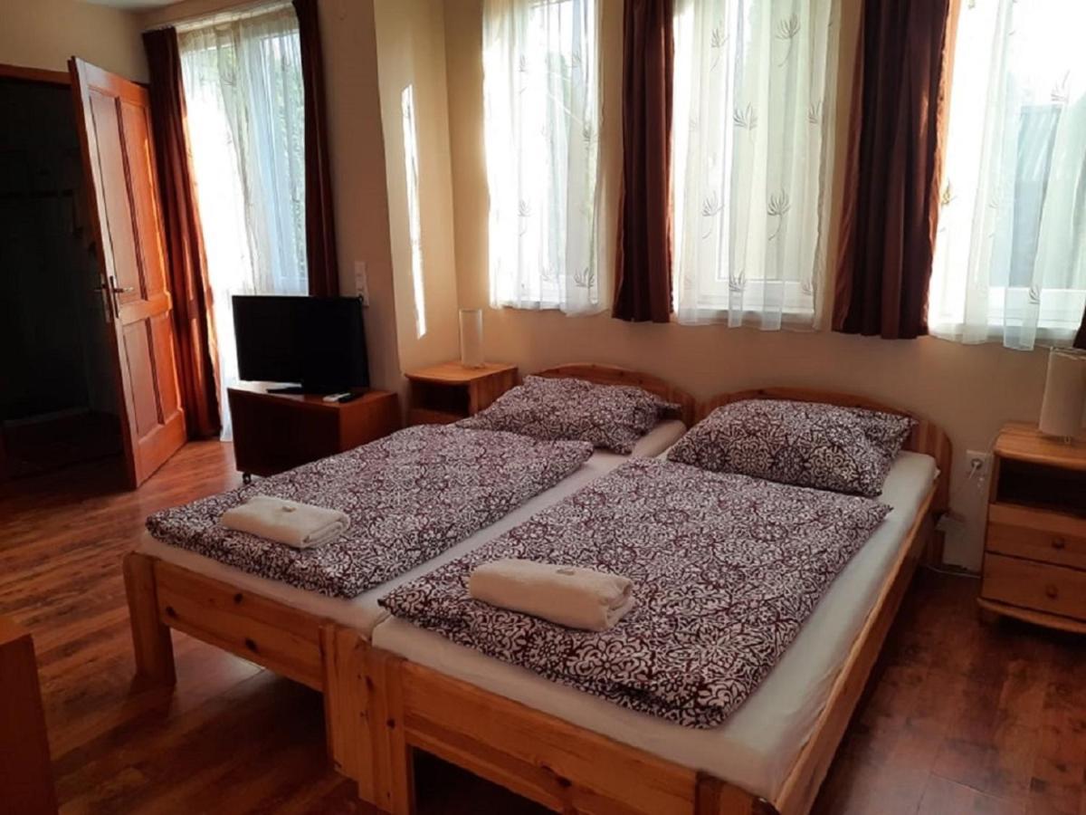 Ponty-Poronty Vendeghaz Hotel Nagybaracska Bagian luar foto