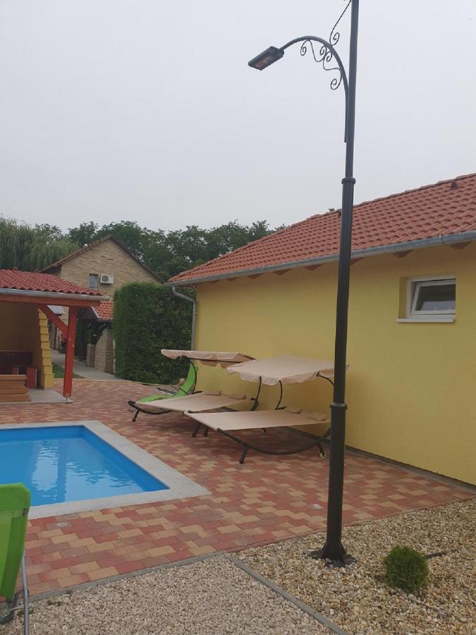 Ponty-Poronty Vendeghaz Hotel Nagybaracska Bagian luar foto
