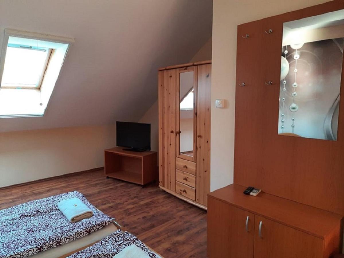 Ponty-Poronty Vendeghaz Hotel Nagybaracska Bagian luar foto