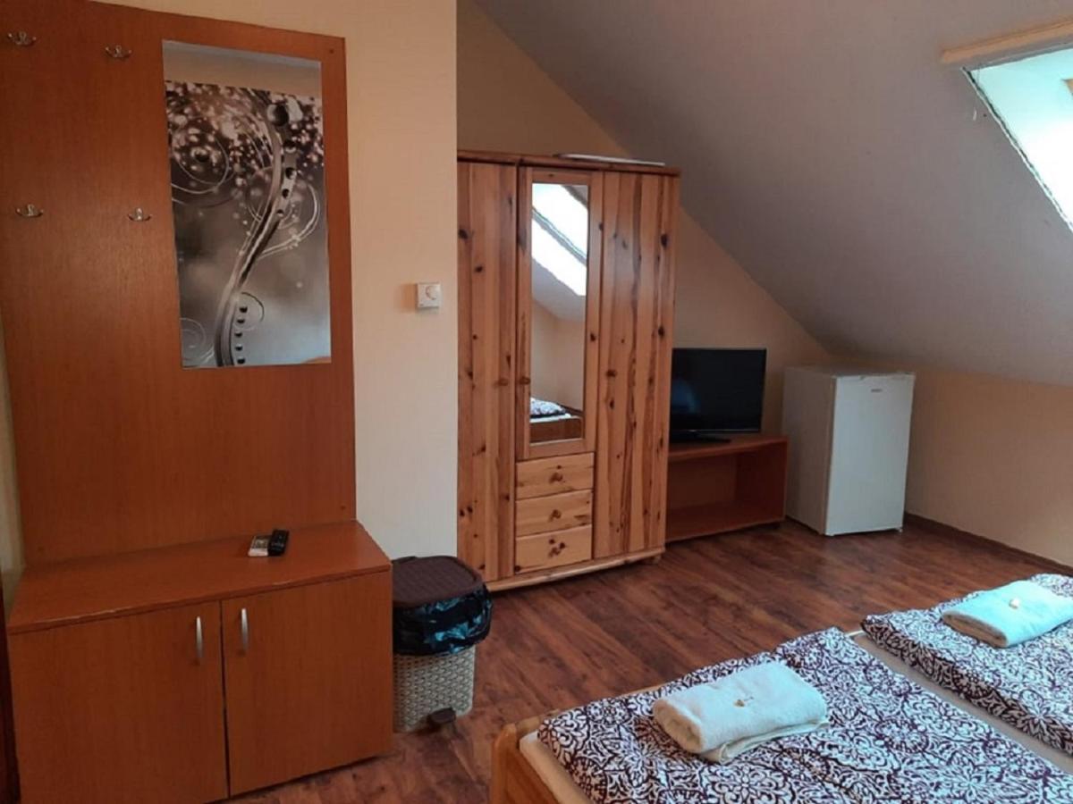 Ponty-Poronty Vendeghaz Hotel Nagybaracska Bagian luar foto